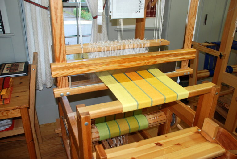 Another linen kitchen towel.
